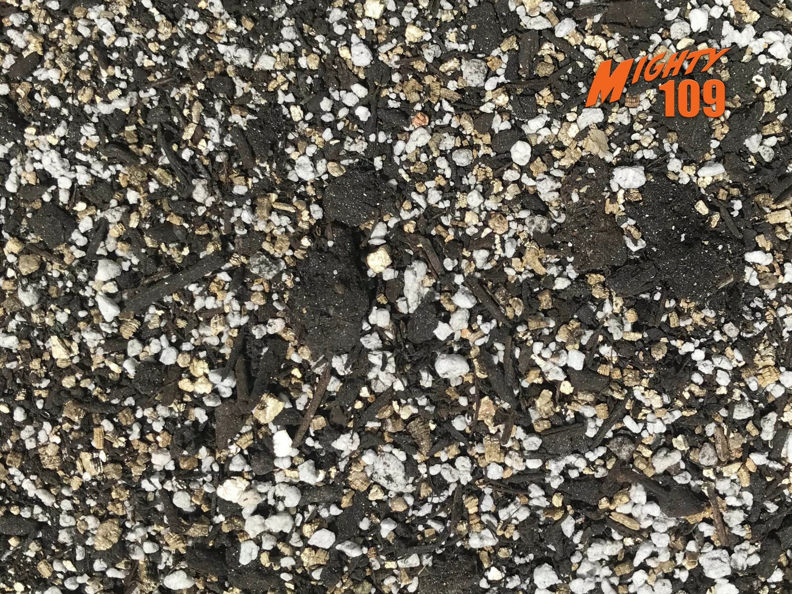 MIGHTY109 Certified Organic Compost with Perlite and Vermiculite, 42 Quarts
