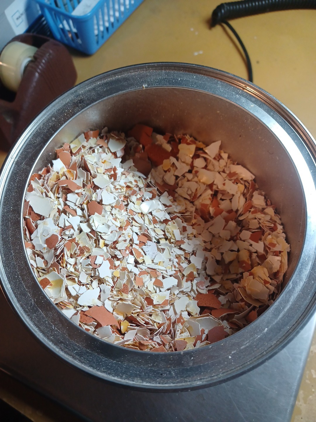 Crushed Eggshells 4 Pounds Calcium Fertilizer Brown & White Egg Shells USA