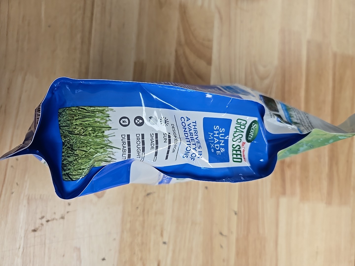 Scotts Turf Builder Grass Seed Sun Shade Mix 2.4lb Fertilizer Lawn Soil Improver