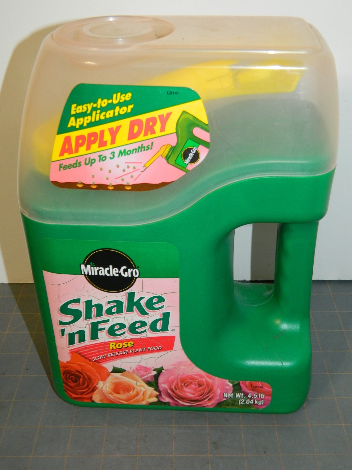 Miracle-Gro Shake ‘N Feed Rose & Bloom Plant Food 4.5 lb Bone Meal Feather Kelp
