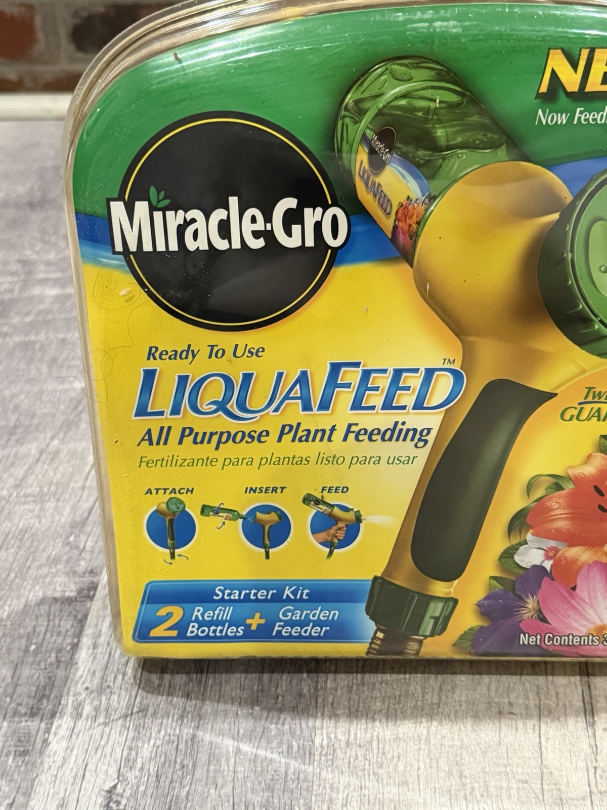 Miracle-Gro LiquaFeed Starter Kit W/ Garden Feeder & (2) 16 oz. Refills 2006-NEW