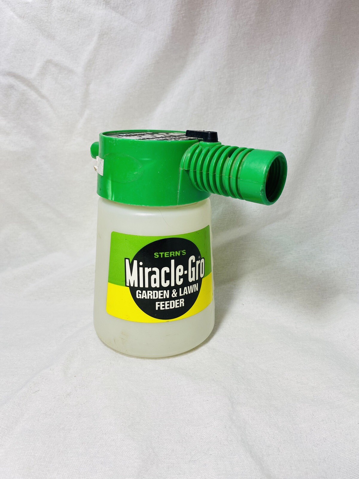 Stern’s Miracle-Gro Garden & Lawn Feeder