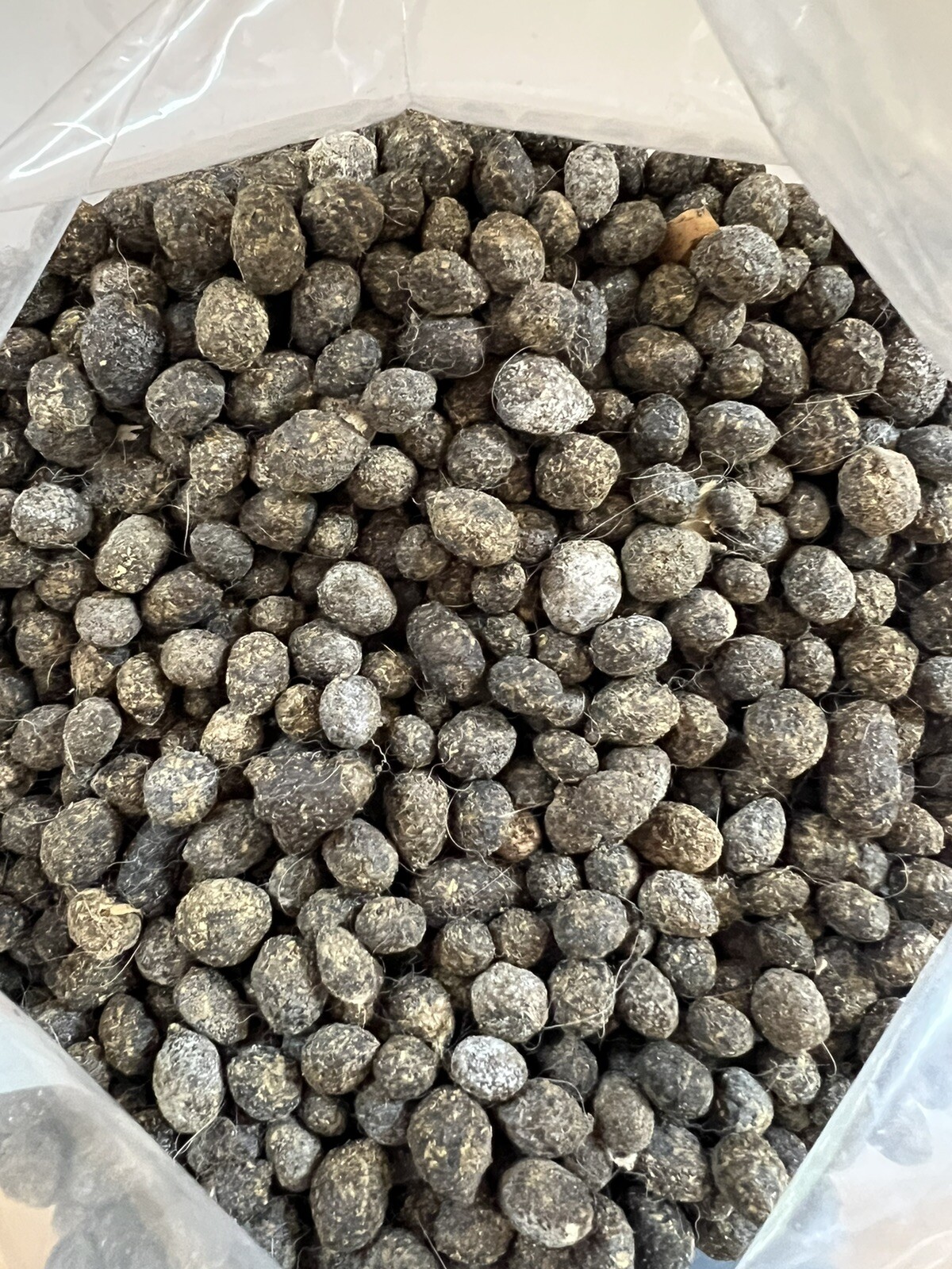 Garden Plant Organic Fertilizer 2:1:1 Dried Rabbit Manure Pellets 2 Pound Bag