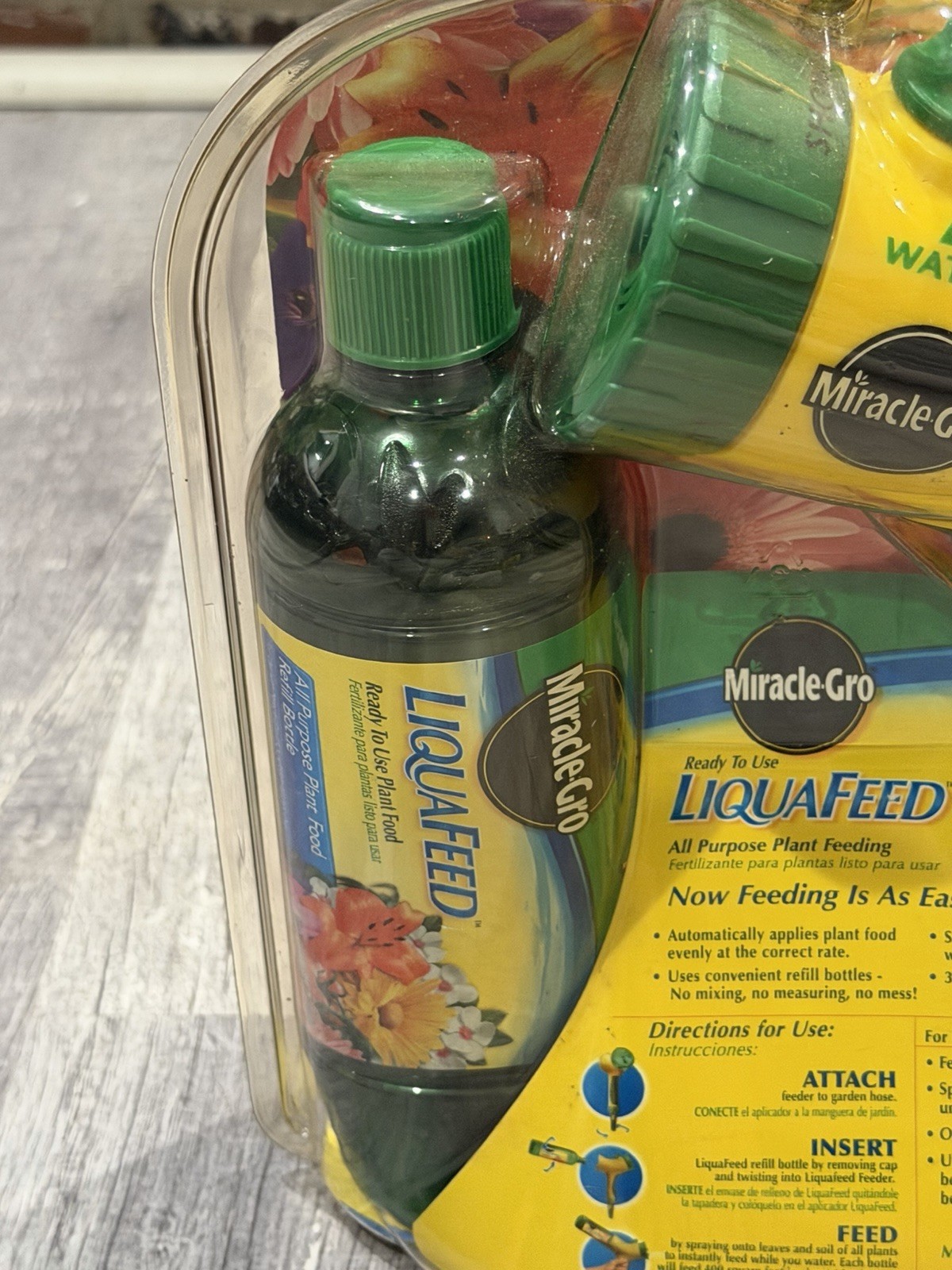 Miracle-Gro LiquaFeed Starter Kit W/ Garden Feeder & (2) 16 oz. Refills 2006-NEW