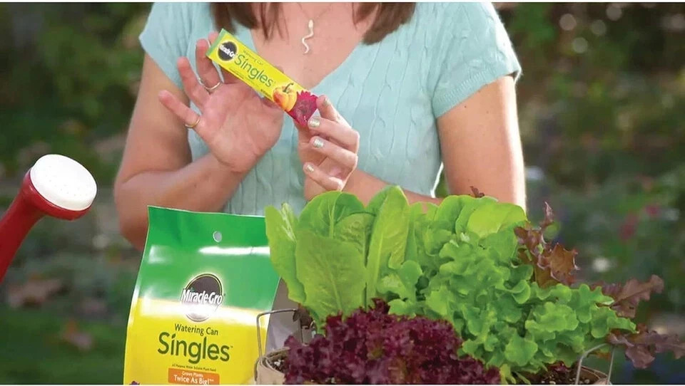 Miracle-Gro Watering Can Singles All Purpose Water Soluble Plant Food, For Flowe