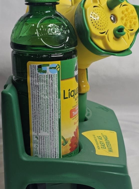 Miracle-Gro Liquafeed All Purpose Plant Food Advance Starter Kit, for Flowers, V