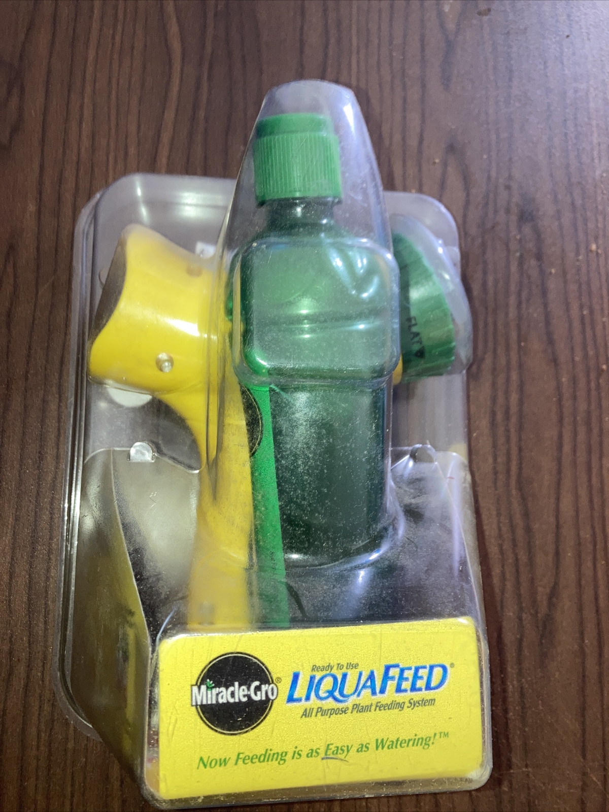 Miracle-Gro LiquaFeed Starter Kit – 16oz.