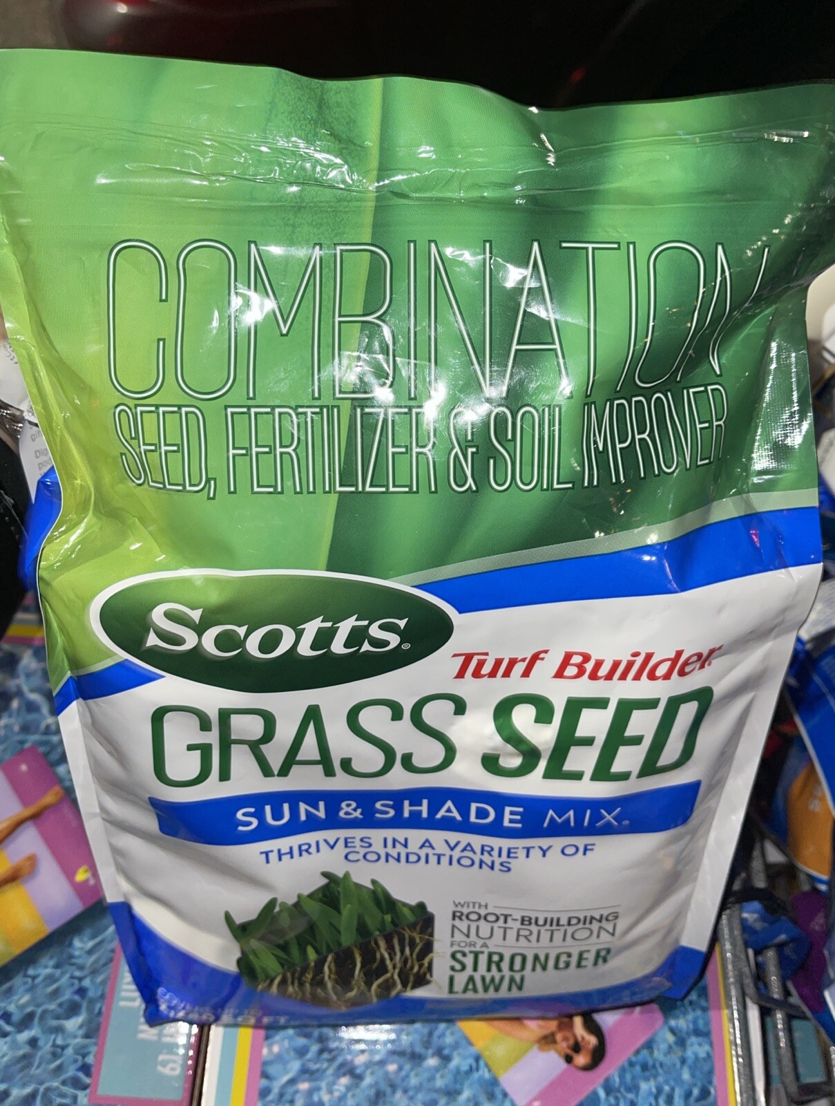 Turf Builder Grass Seed Sun & Shade Mix with Fertilizer and Soil 5.6 Lbs