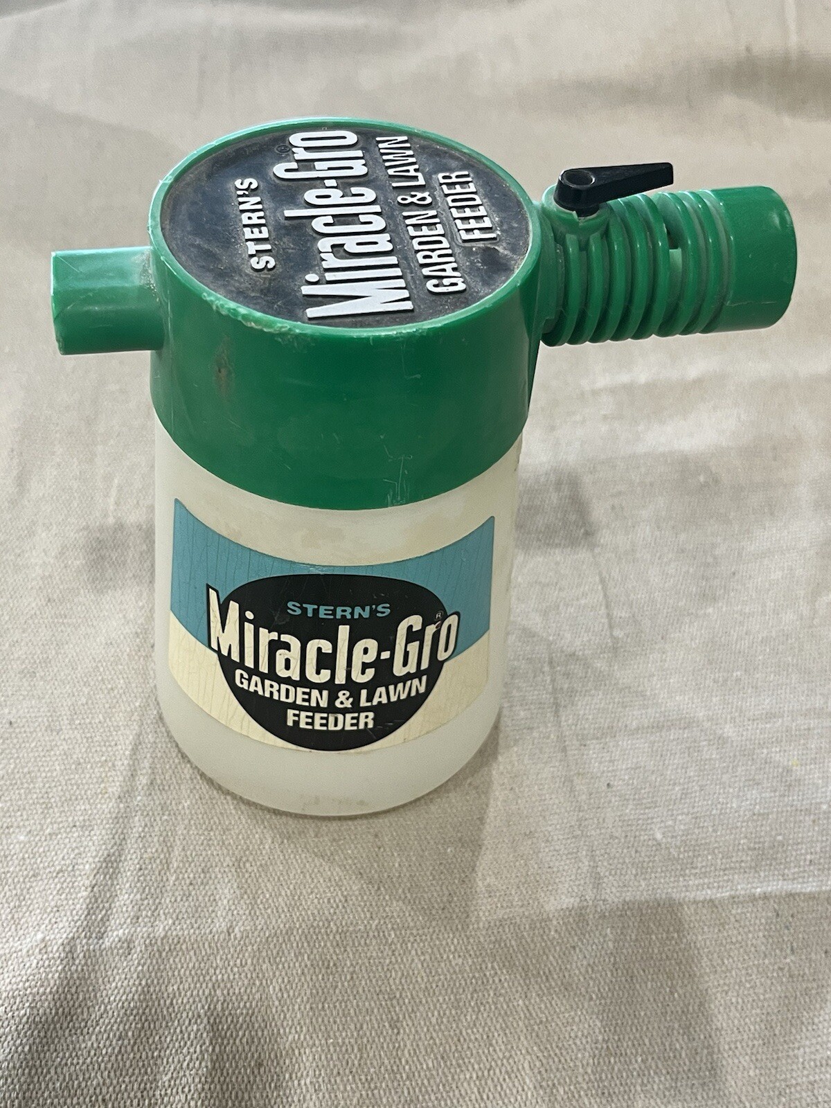 Stern’s Miracle-Gro Garden & Lawn Feeder vintage original design sprayer