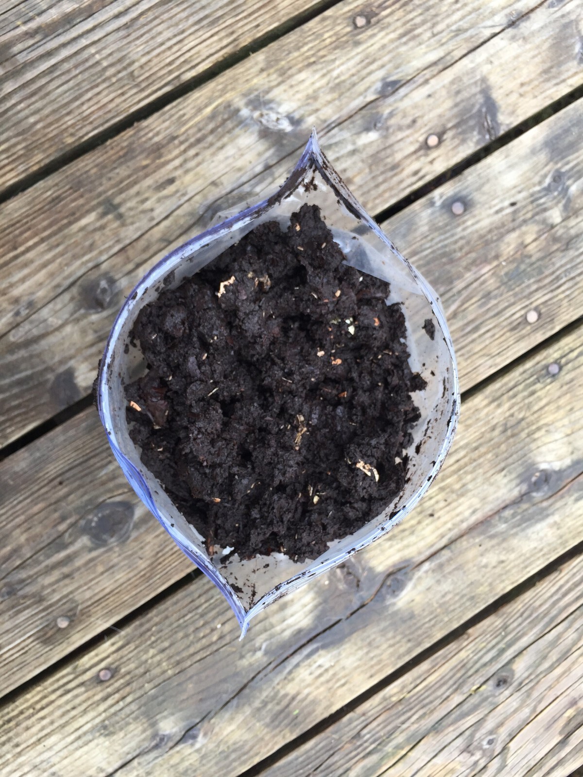 Vermicompost worm poop fertilizer for all plants! From happy home worm bin