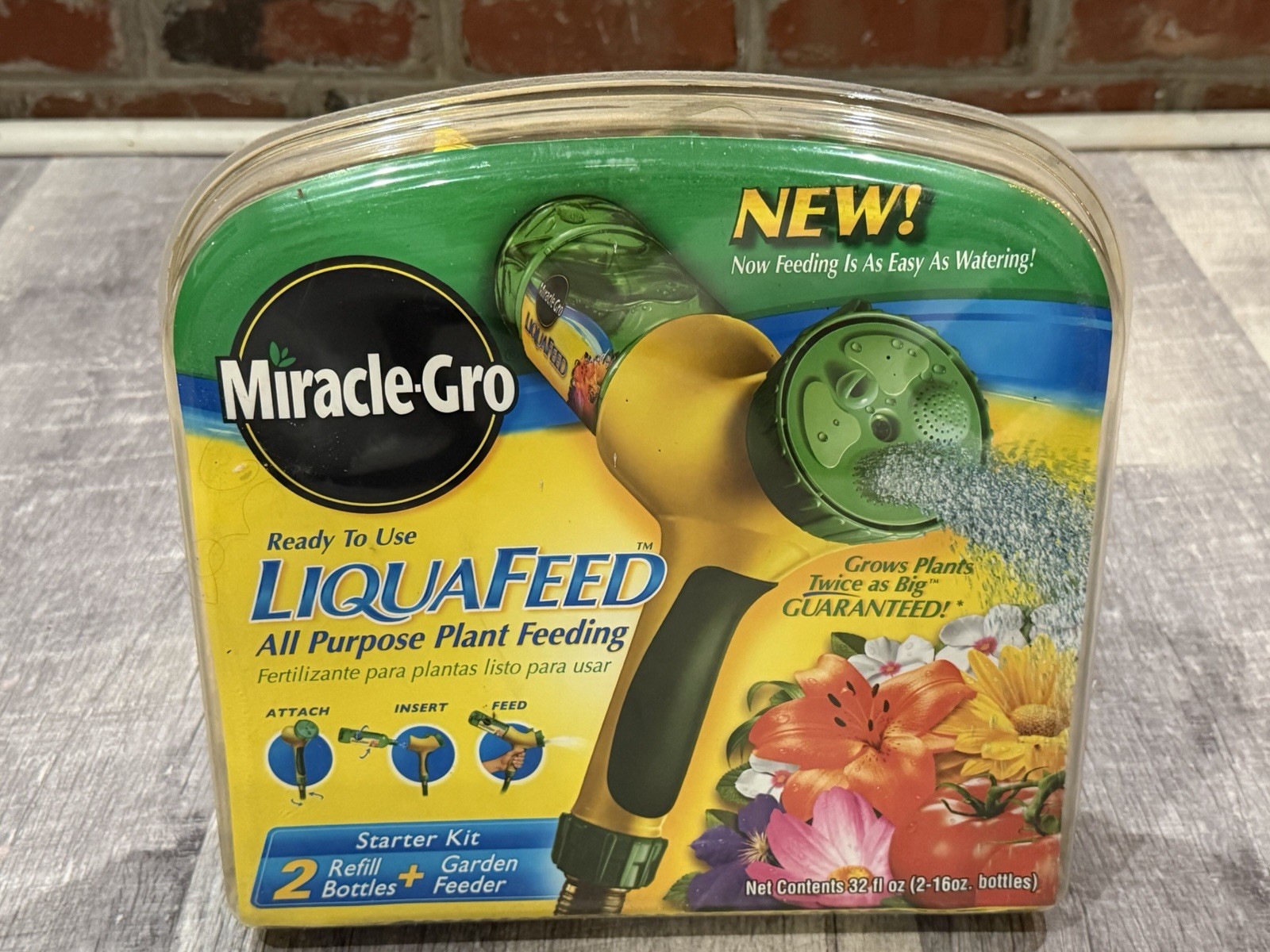 Miracle-Gro LiquaFeed Starter Kit W/ Garden Feeder & (2) 16 oz. Refills 2006-NEW