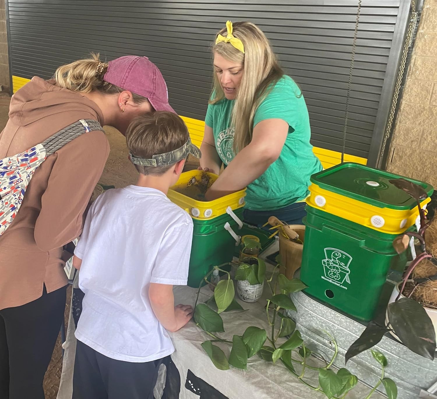 Worm Bucket Indoor Composting Starter Kit – Small 10Q Worm Farm Classrooms