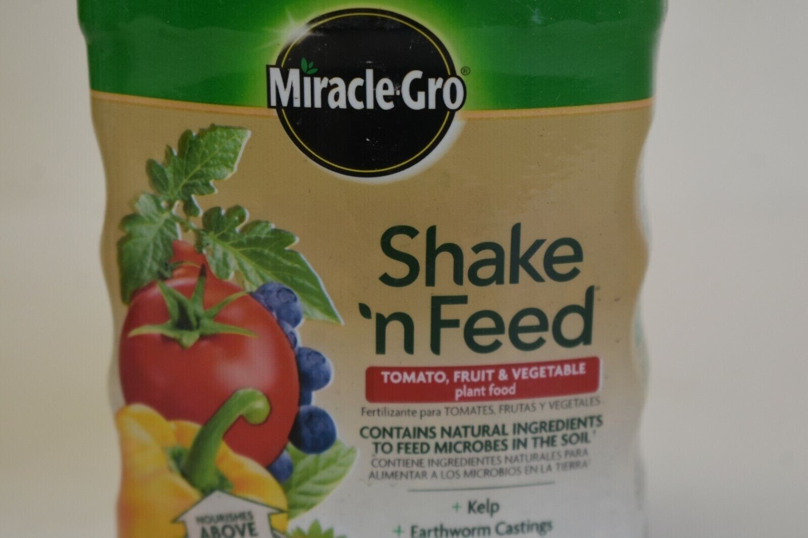 6 Miracle-Gro Shake ‘N Feed Tomato, Fruits and Vegetables Fertilizer/Plant Food