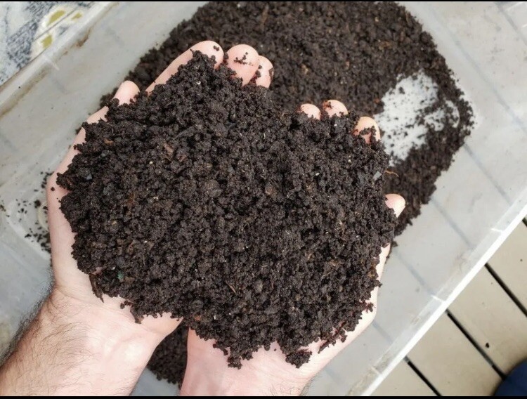 Worm casting 100% Pure And Organic. Two Gallons (8-10lbs) Bags. See Descriptions