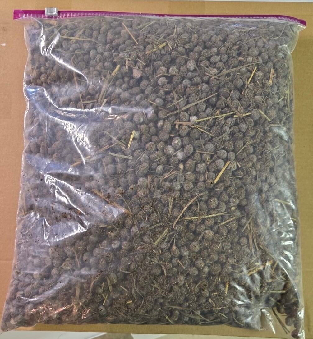 (5 LB) Dried Rabbit Manure | Poop Pellets | 2:1:1 Garden Fertilizer