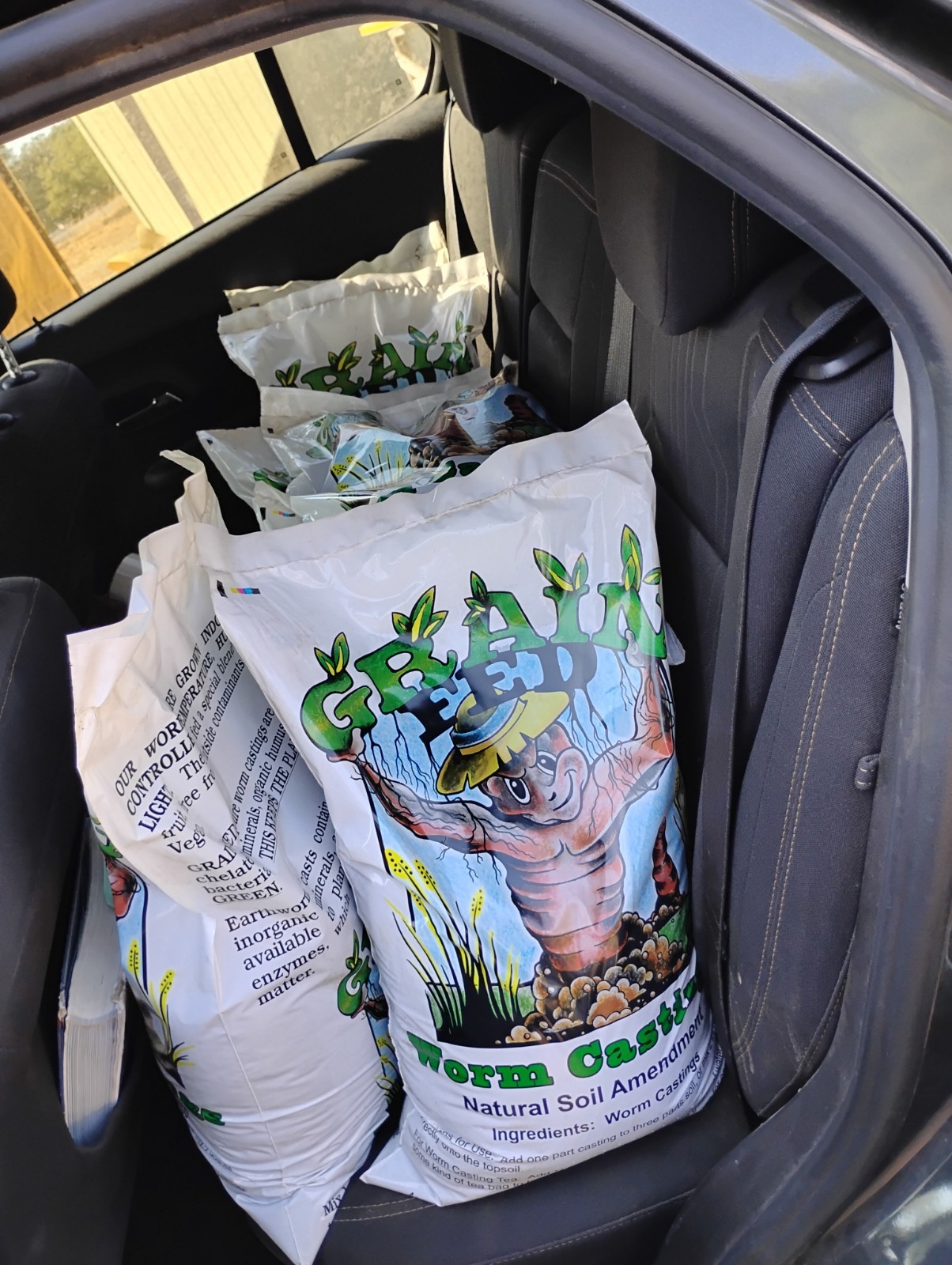 1 Cubic ft. GRAIN FED WORM CASTING. Fertilizer. Compost Tea. Northern CA SOIL