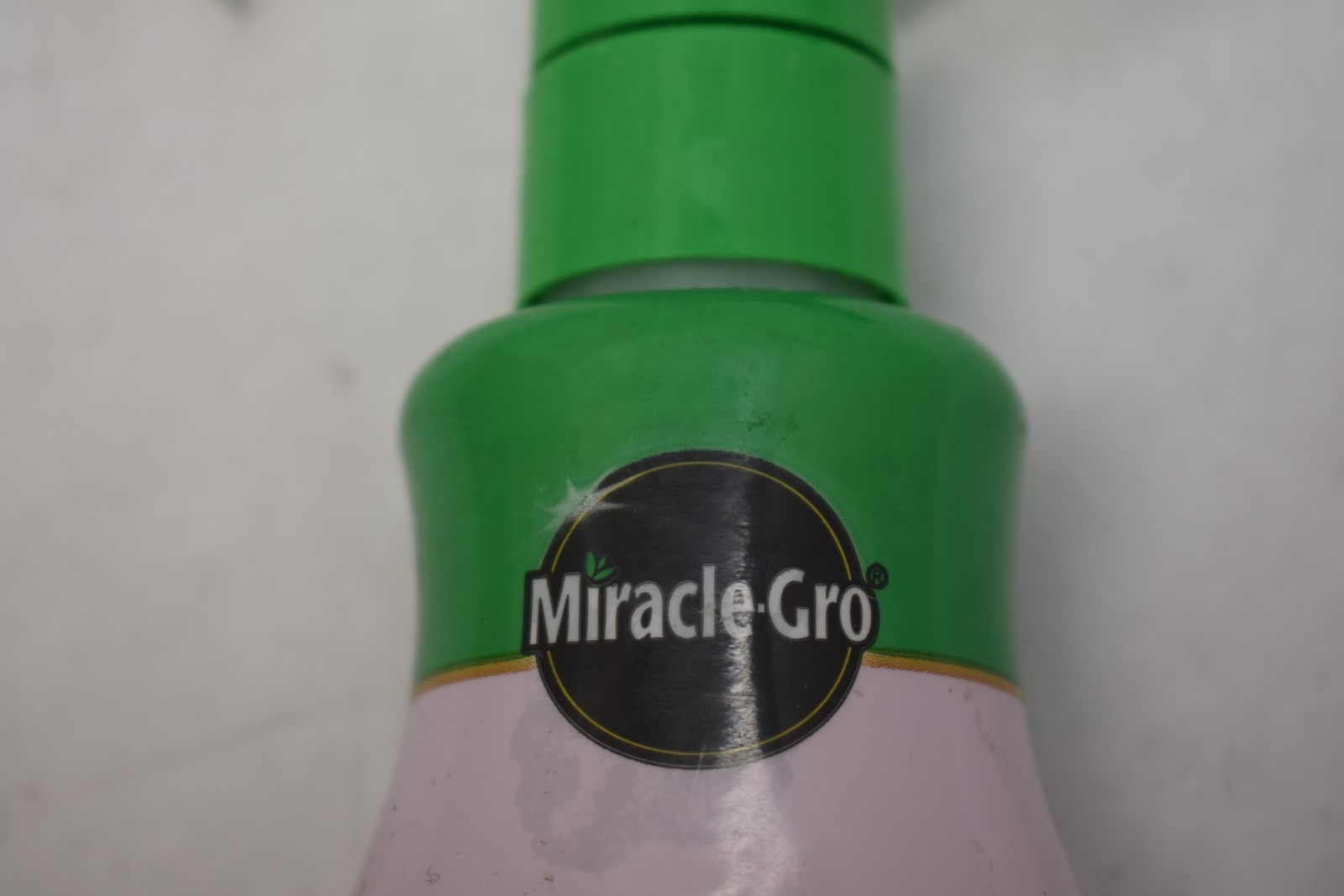 Miracle-Gro Tropical Houseplant Food Liquid Fertilizer Promotes Lush Foliage 8oz