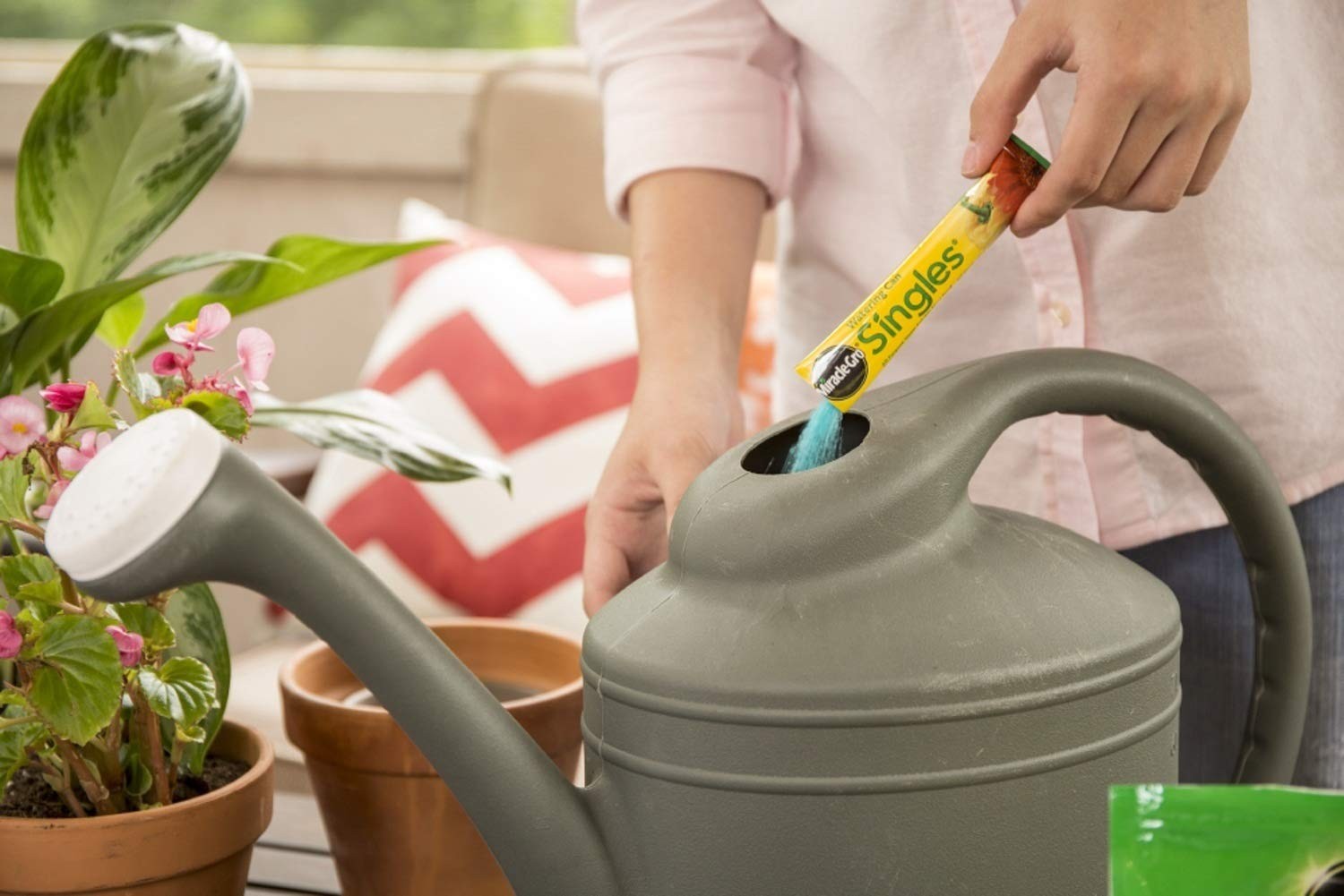 Miracle-Gro Watering Can Singles – 24 Pre-Measured Plant Food Packets 10.24oz