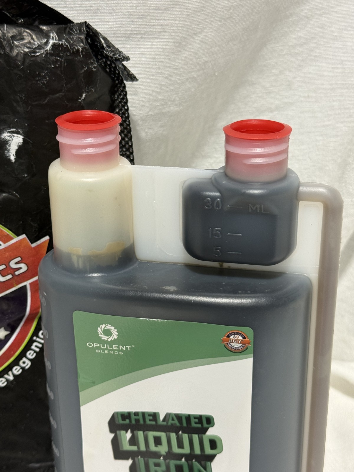 Opulent Blends Chelated Liquid Iron 32 oz Tip & Measure Dosing Bottle Lawn New