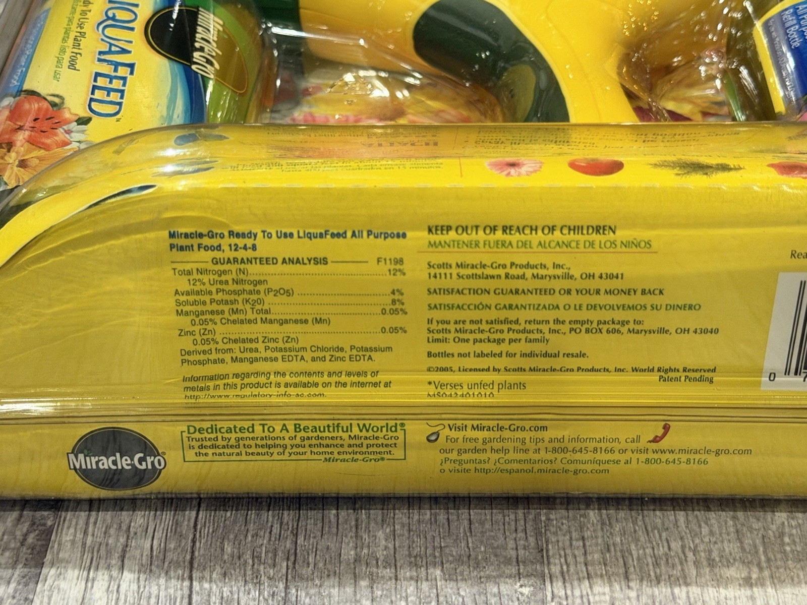 Miracle-Gro LiquaFeed Starter Kit W/ Garden Feeder & (2) 16 oz. Refills 2006-NEW
