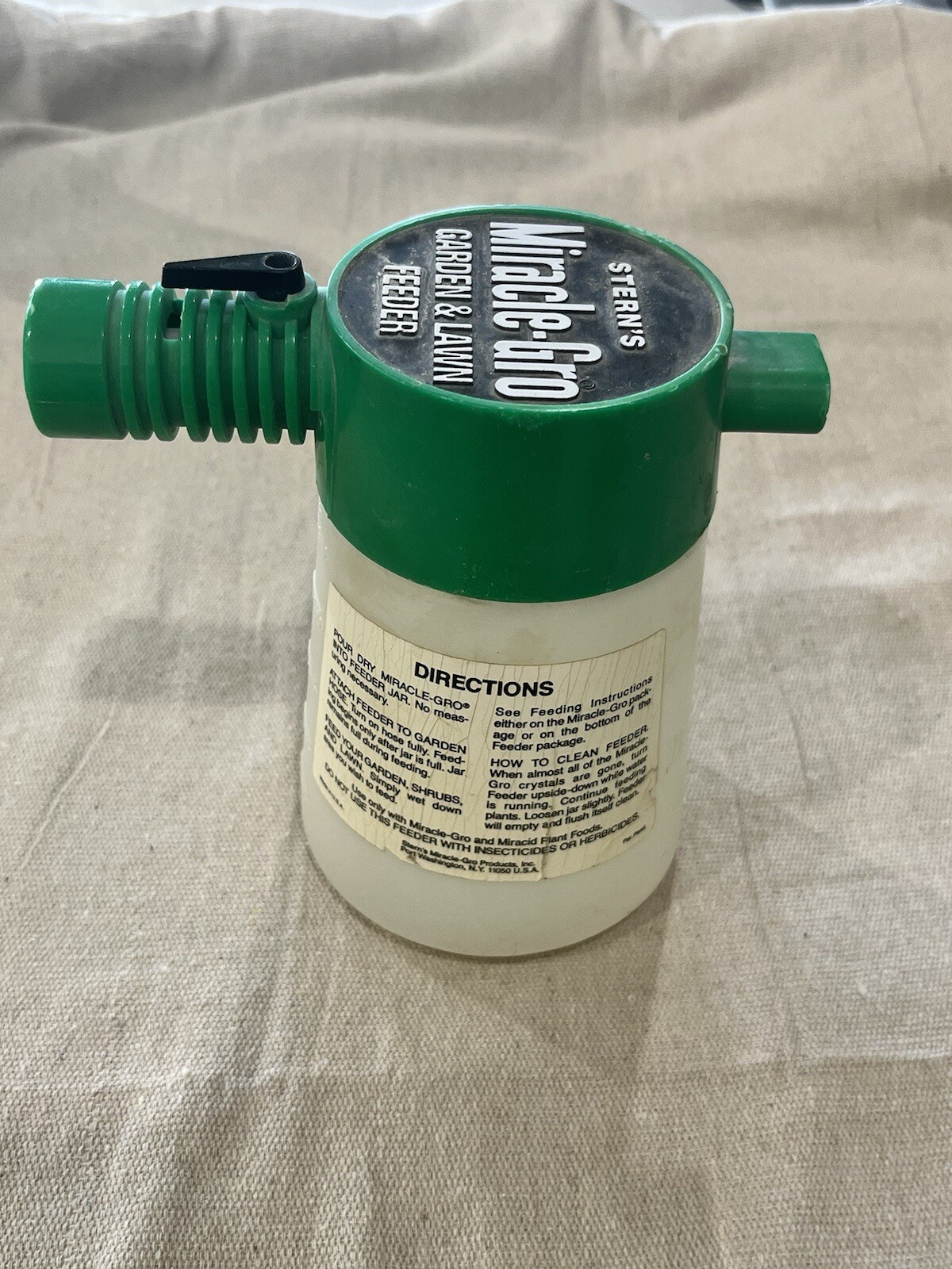 Stern’s Miracle-Gro Garden & Lawn Feeder vintage original design sprayer