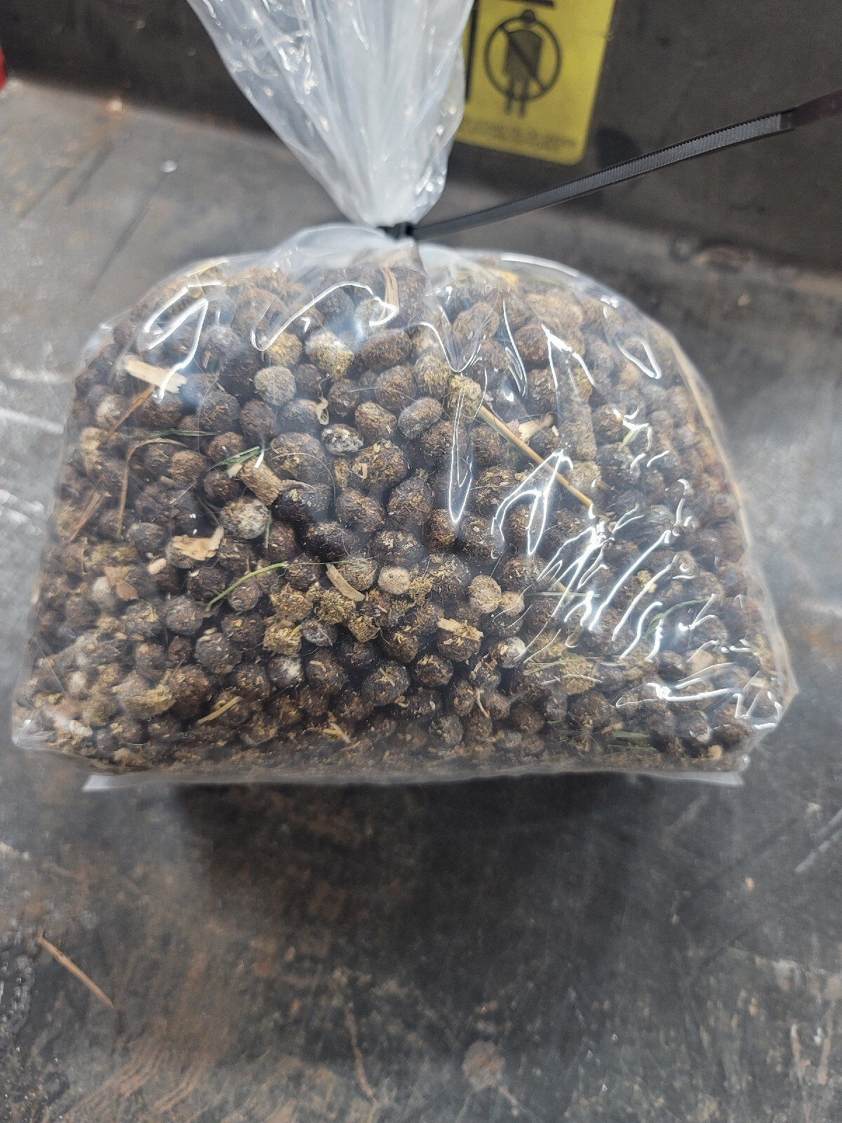 rabbit manure 2+lb bag of brown gold