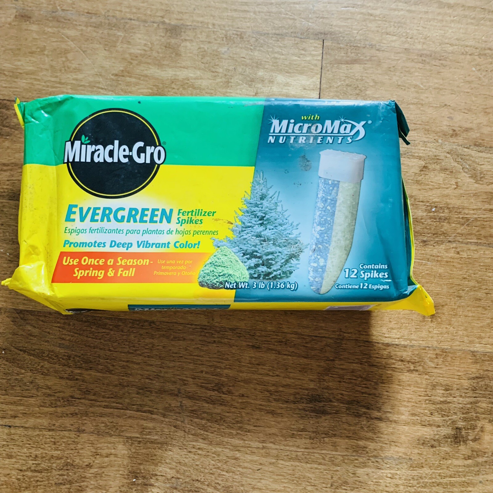 Miracle-Gro Evergreen Fertilizer Spikes 12 Spikes W/ Micromax Nutrients 12-6-12