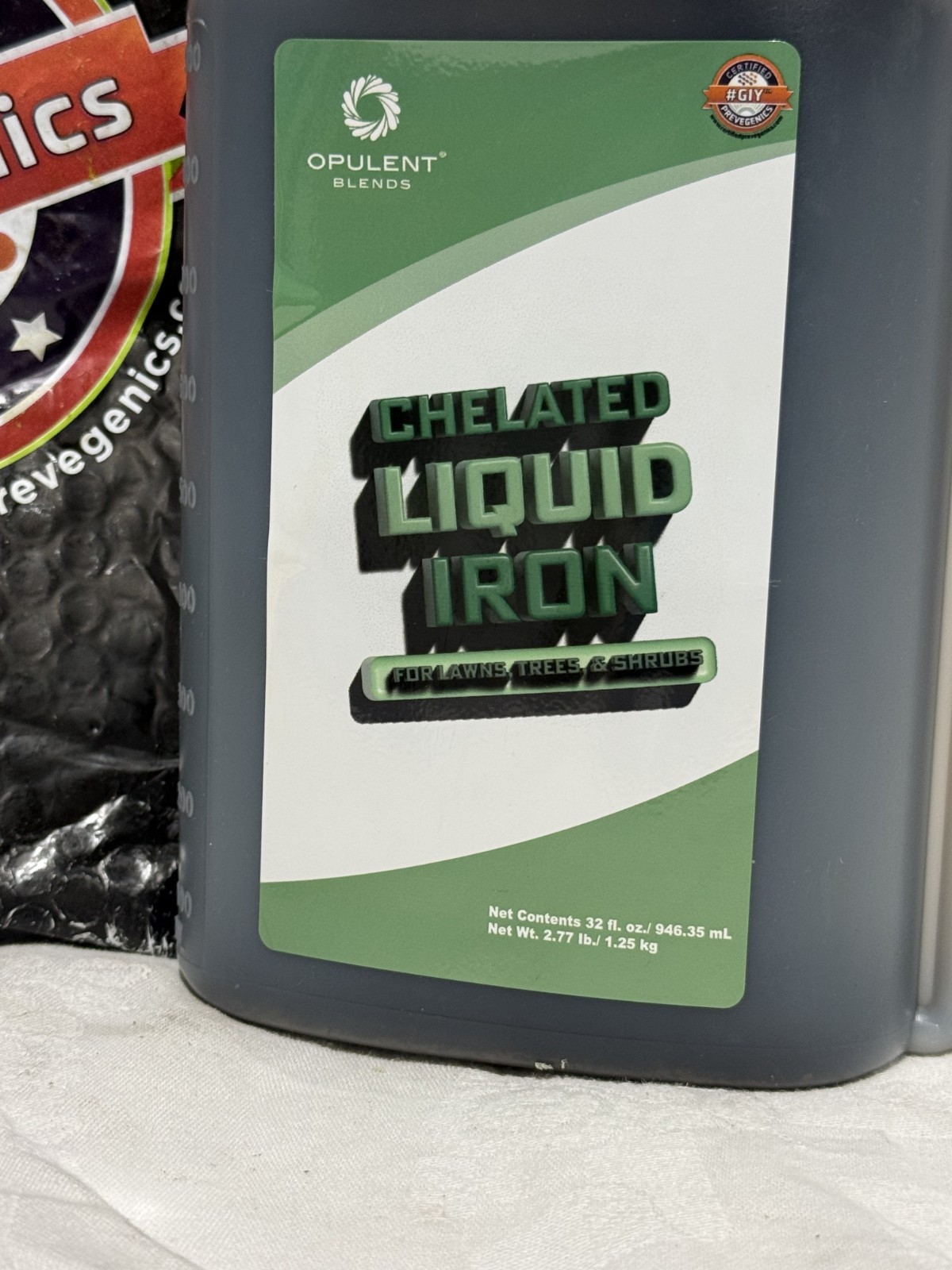Opulent Blends Chelated Liquid Iron 32 oz Tip & Measure Dosing Bottle Lawn New