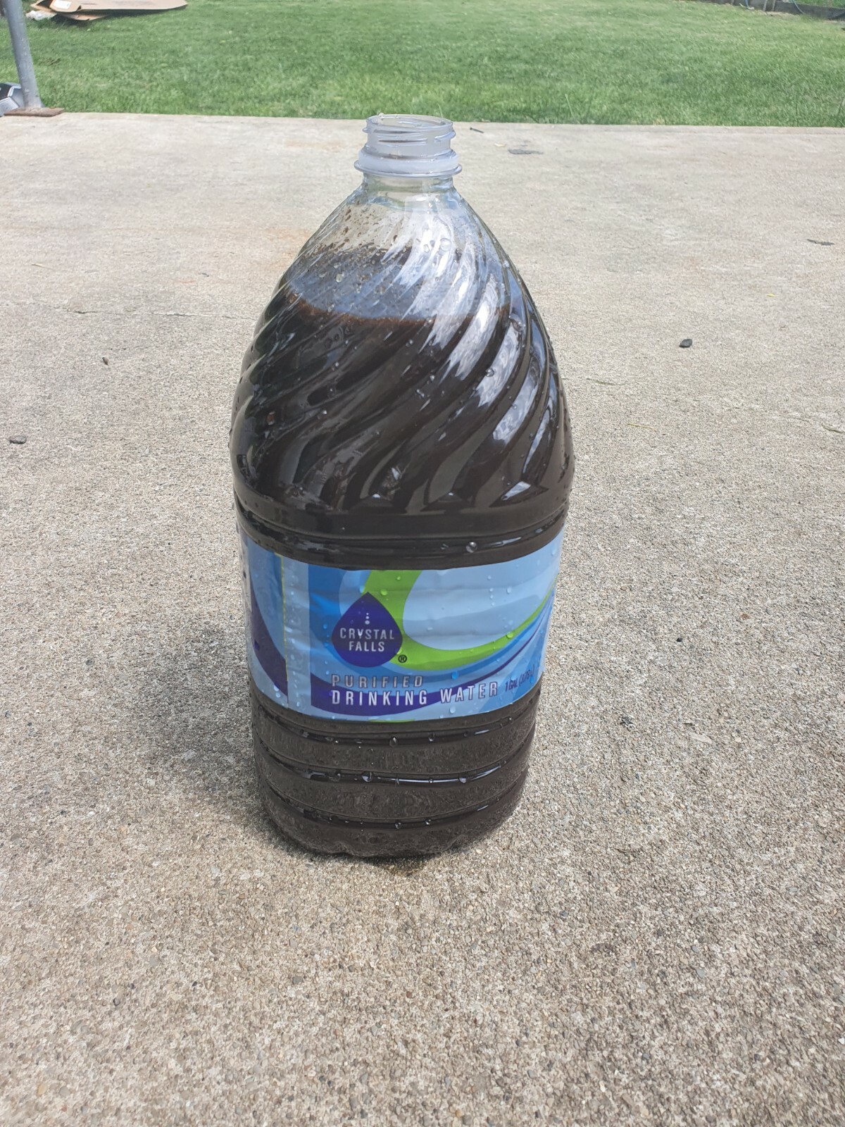 Tea concentrated dark fertilizer 1 Gal Organic worm casting liquid food plant