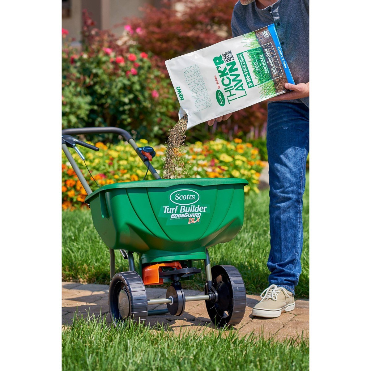 Scotts 3-in-1 Thick’R Lawn Sun & Shade Soil: Soil Improver, Seed, Fertilizer