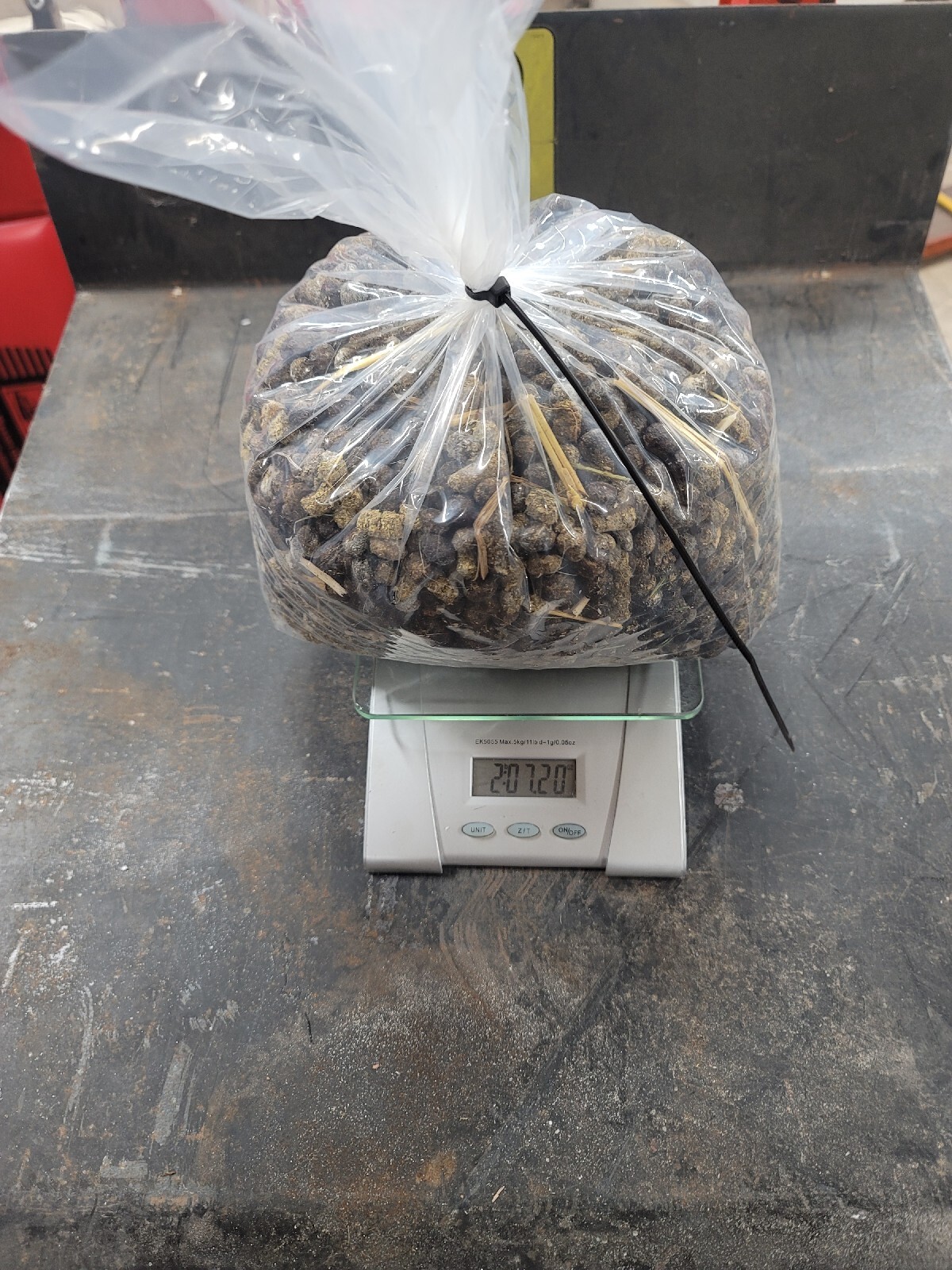 rabbit manure 2+lb bag of brown gold