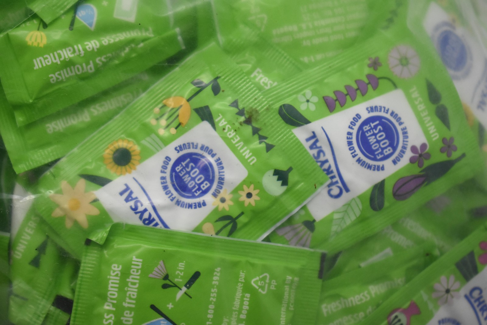 Chrysal Universal Flower Food Fertilizer 5g Sachets 200 Count Bag Cut Flowers