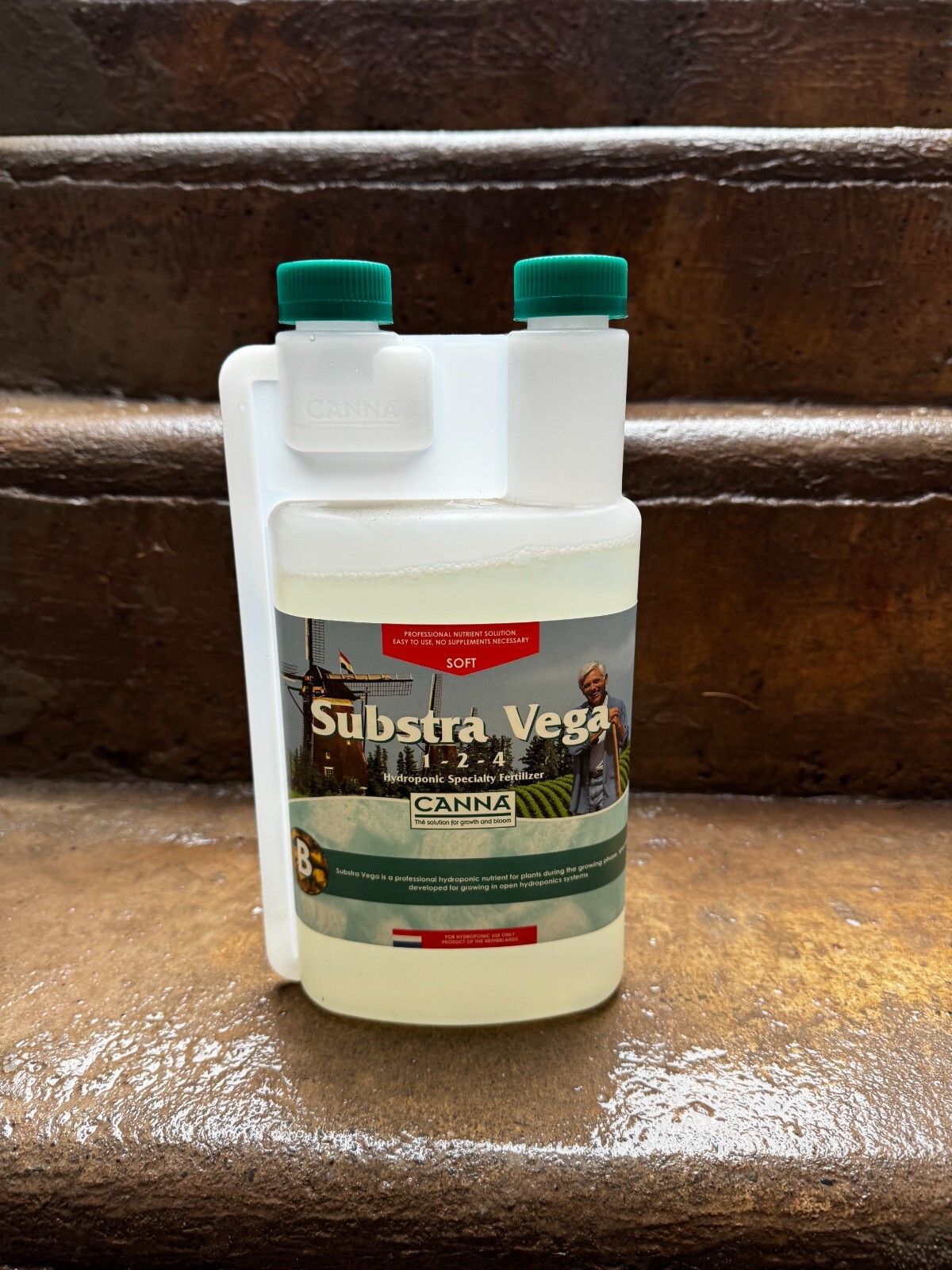 CANNA Substra Vega 1-2-4 Hydroponic Fertilizer – 1 Liter