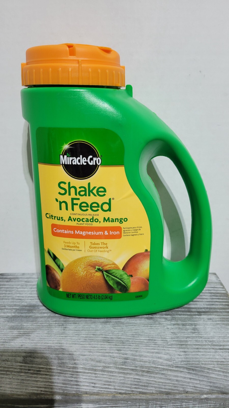 Miracle-Gro Shake ‘N Feed Citrus, Avocado, Mango Plant Food